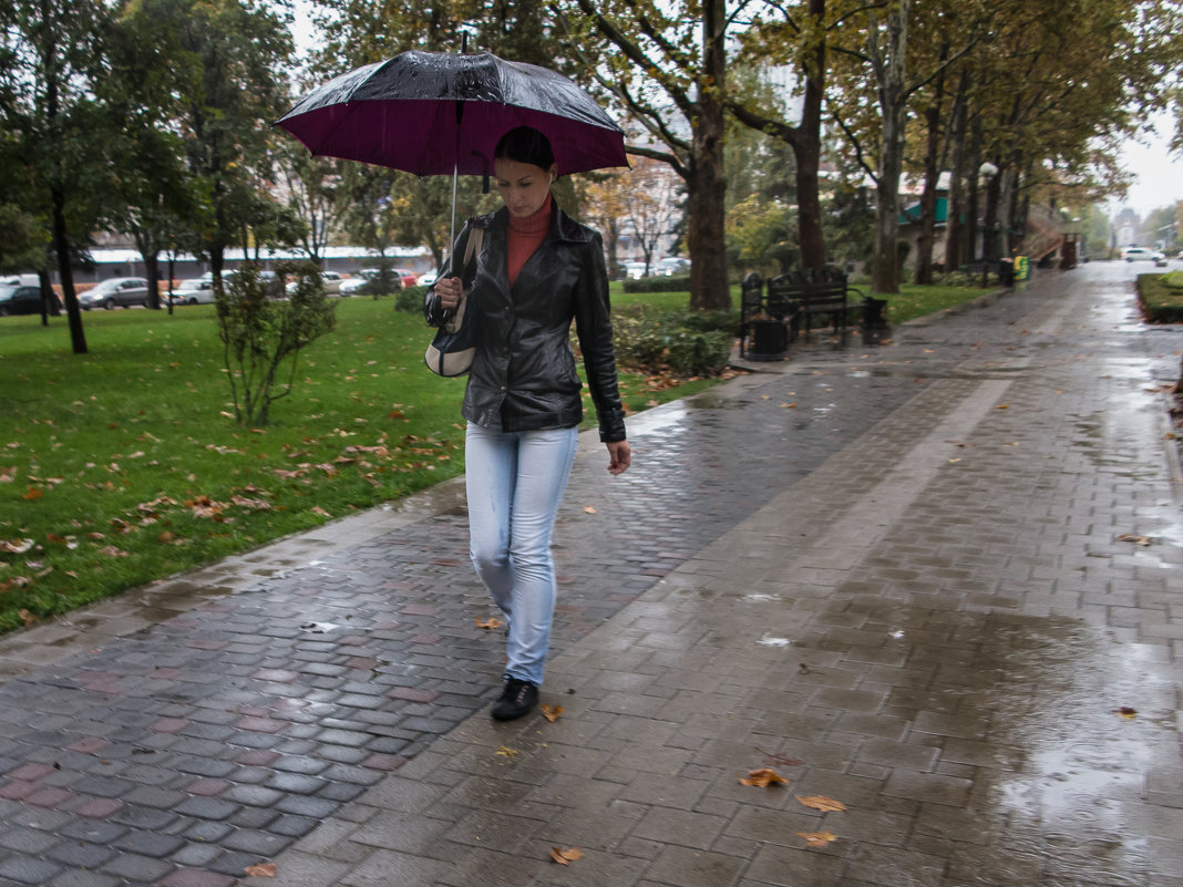 девушка с зонтом - Sergey Ivankov