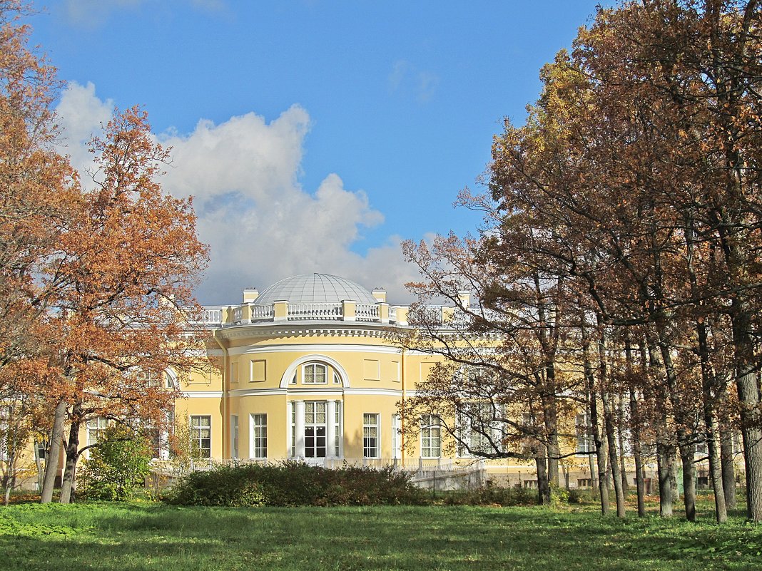 Александровский дворец (со стороны парка). - Ирина 