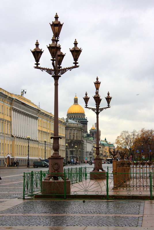 ОКТЯБРЬ В САНКТ-ПЕТЕРБУРГЕ - Николай Гренков