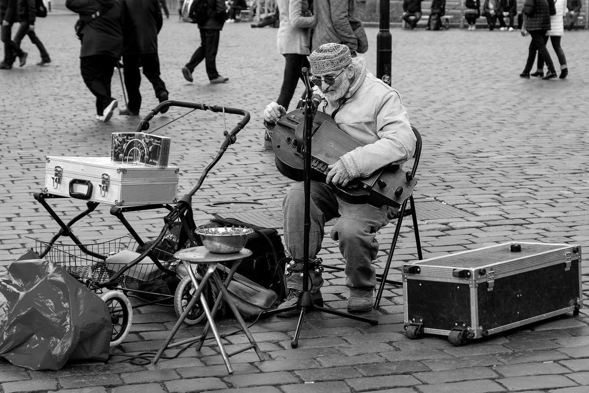 Уличный музыкант. Прага - Александр Лядов