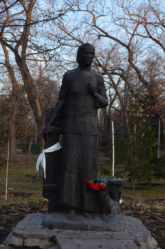 Памятник солдатской матери А.А.Ларионовой - Savayr 