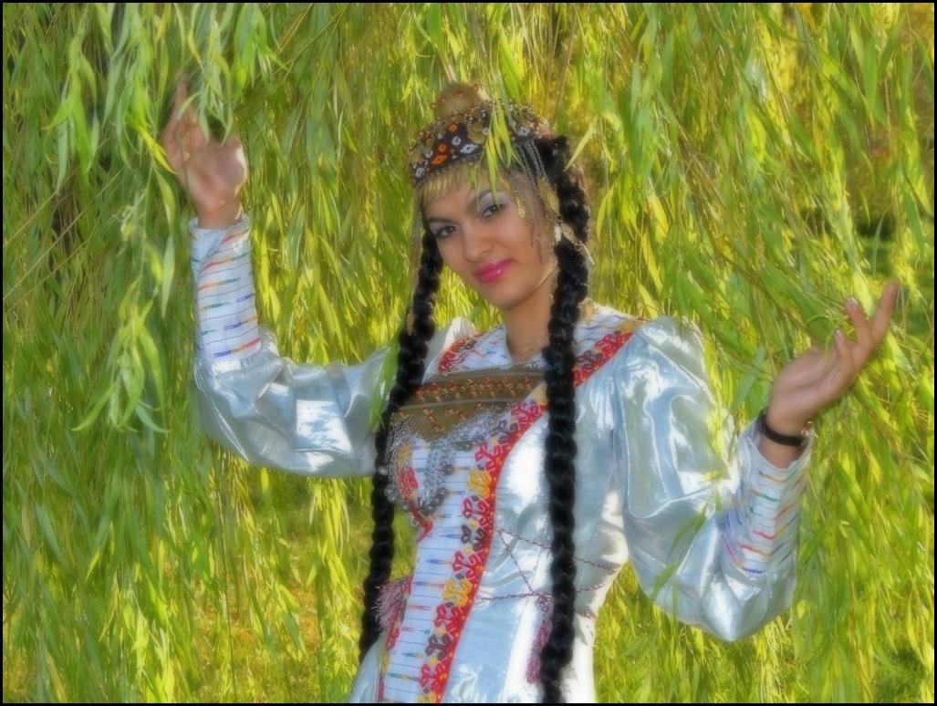Девушка из танцевального ансамбля - Ахмед Овезмухаммедов