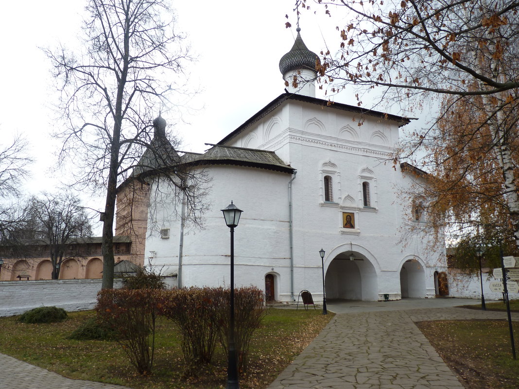 Надвратная Благовещенская  церковь - Galina Leskova