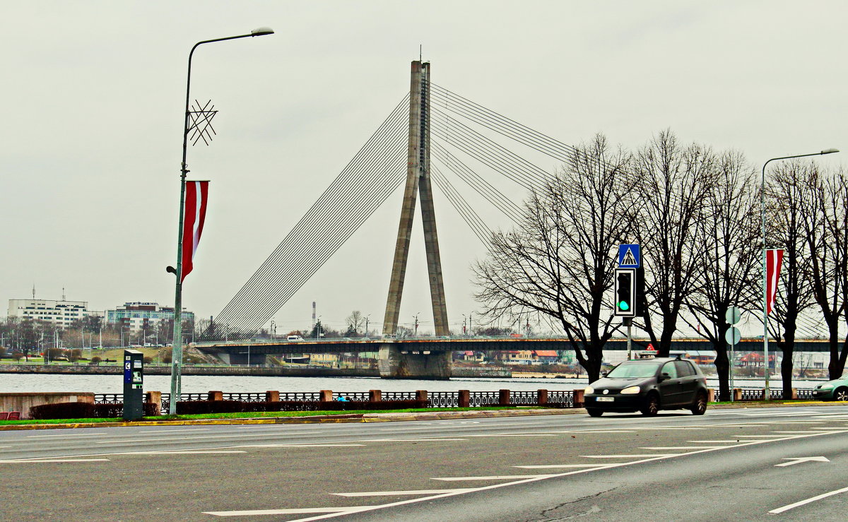 Вантовый мост через Даугаву в Риге - Олег Попков