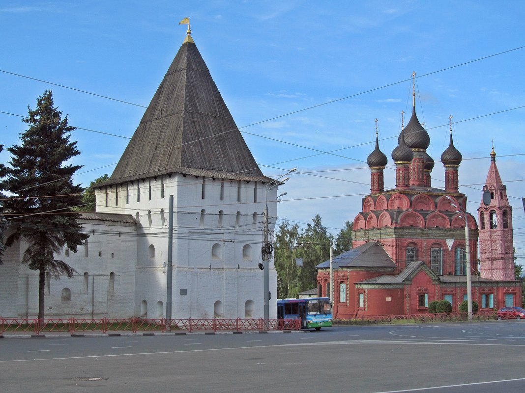 Стена ярославского Кремля и Церковь Богоявления Господня - Ирина 