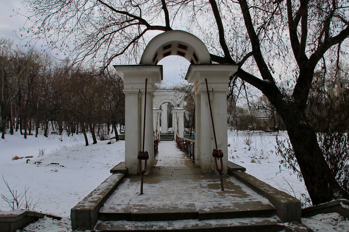 Мост к Ротонде. - Пётр Сесекин