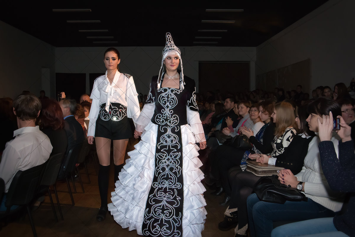 Элементы орнамента исторического казахского платья в современном костюме - Дарья Казбанова
