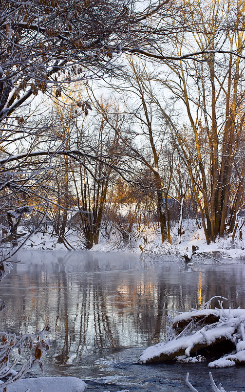 Зимняя речка в лучах заката - Валерий Бочкарев