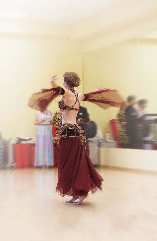 восточный танец - Эльмира Суворова