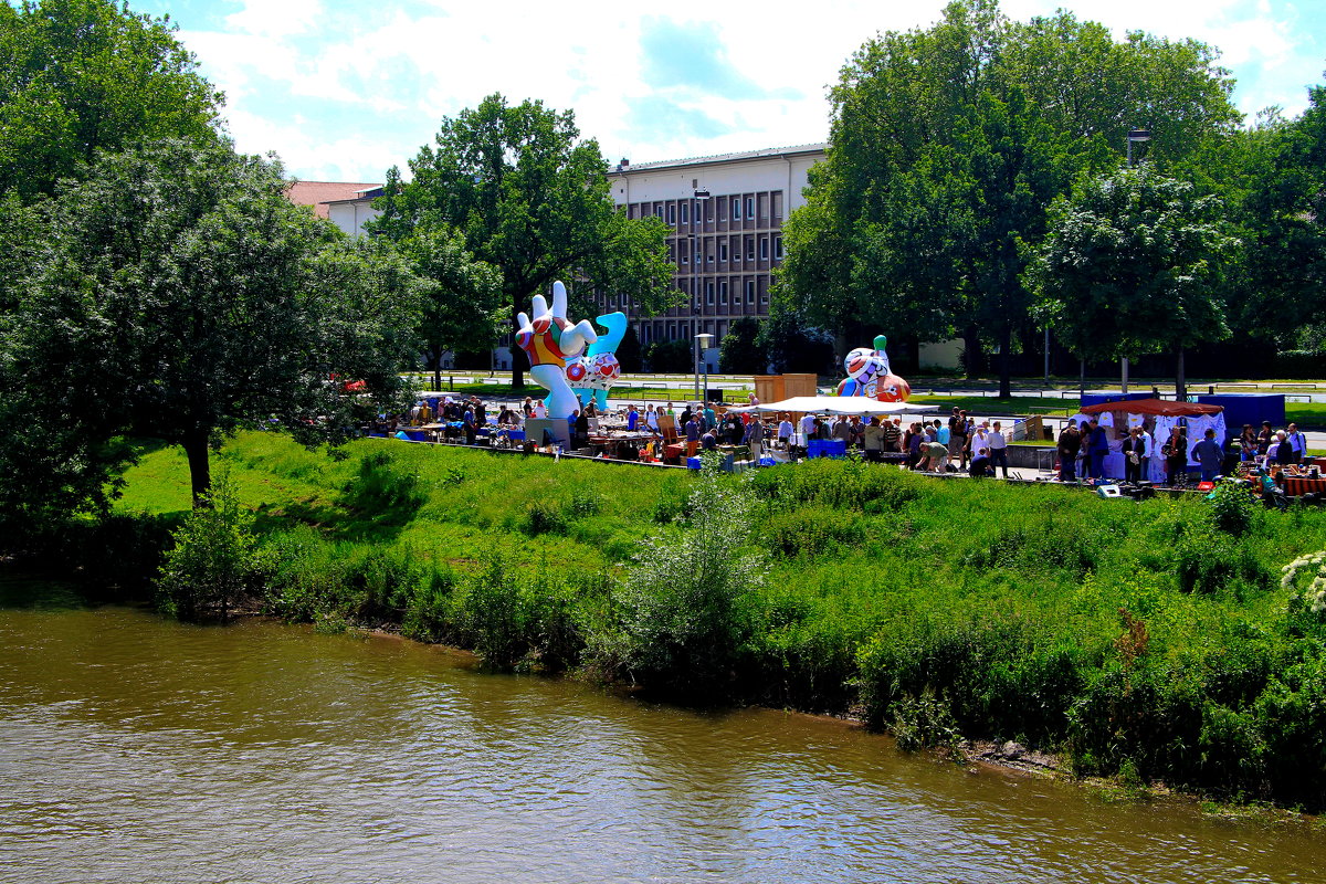 "Блошиный рынок" на берегу реки Ляйне - Gennadiy Karasev