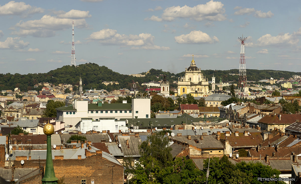 Львов. Слева (вверху) - Высокий замок; Правее - Собор Святого Юра - Богдан Петренко