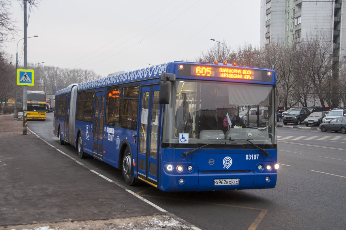 Автобус в фирменном окрасе наземного транспорта Москвы - MaksimKa -