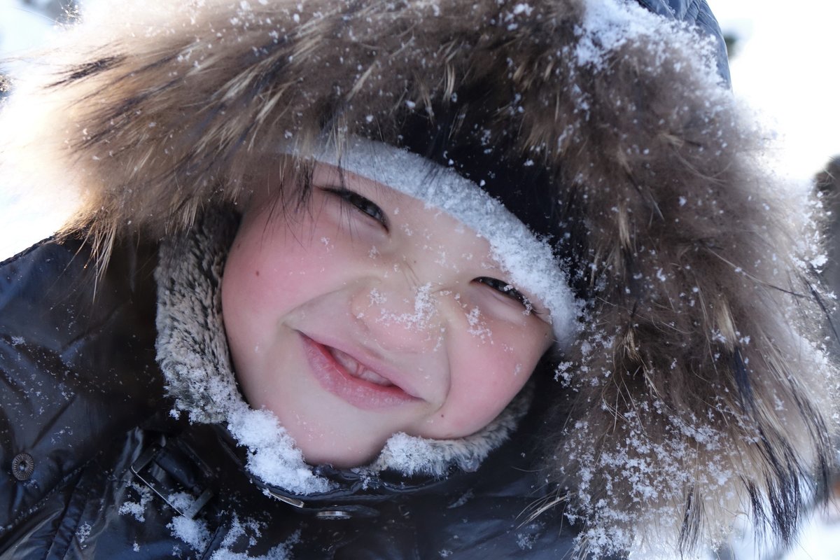 "...мальчик смотрит на снежинки-это, думает, смешинки!" - Татьяна Гарина 