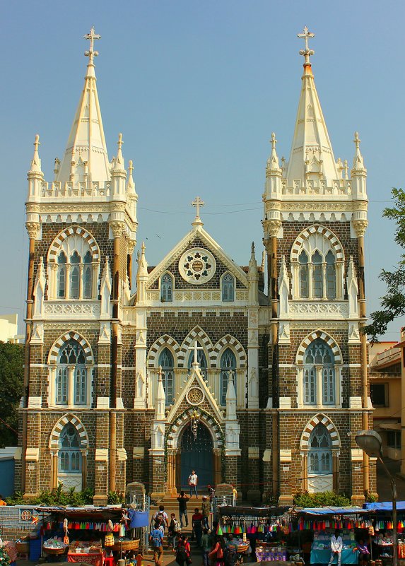 Церковь Марии на горе в Рождественские праздники  ( Мумбай, Бандра). - Александр Бычков