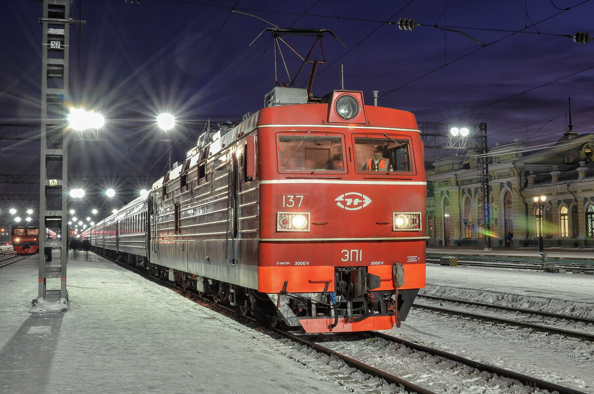 Электровоз ЭП1-137 с пассажирским поездом №69 Чита - Москва - Андрей Иркутский