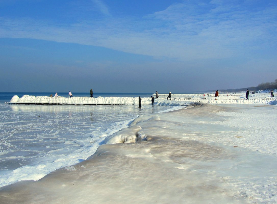 Прогулка по зимнему пляжу - Сергей Карачин