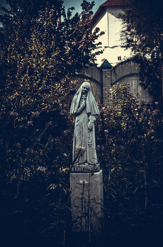 Статуя Богоматери - Диана 
