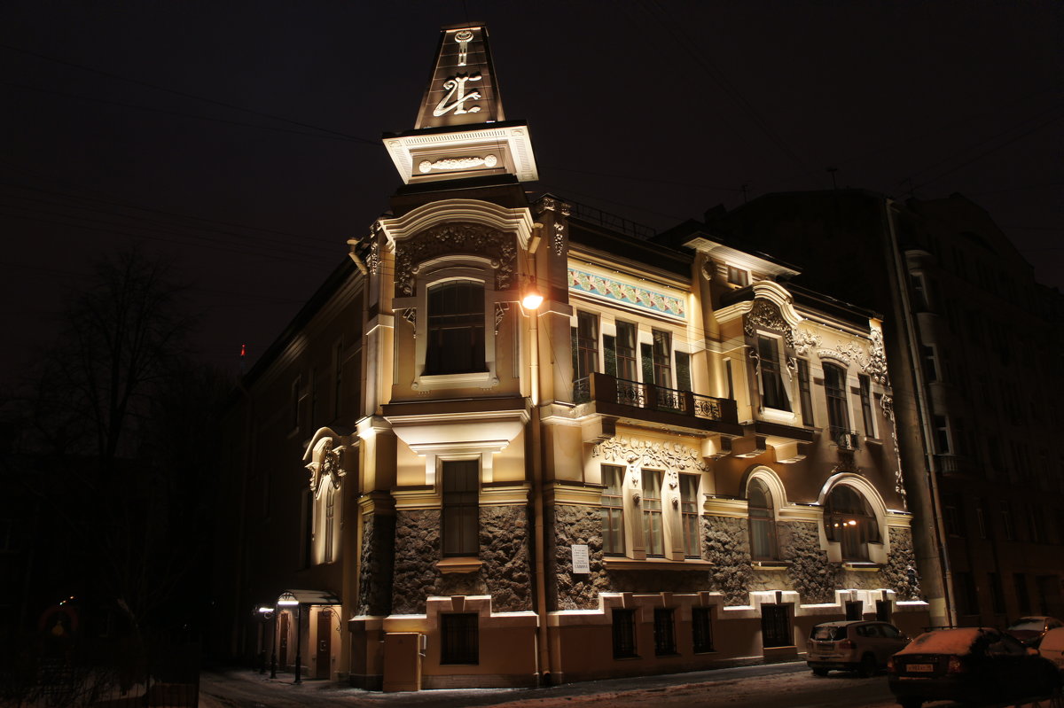 Дом № 17 по улице  Литераторов, в котором жила и скончалась артистка М.Г.Савина - Елена Павлова (Смолова)
