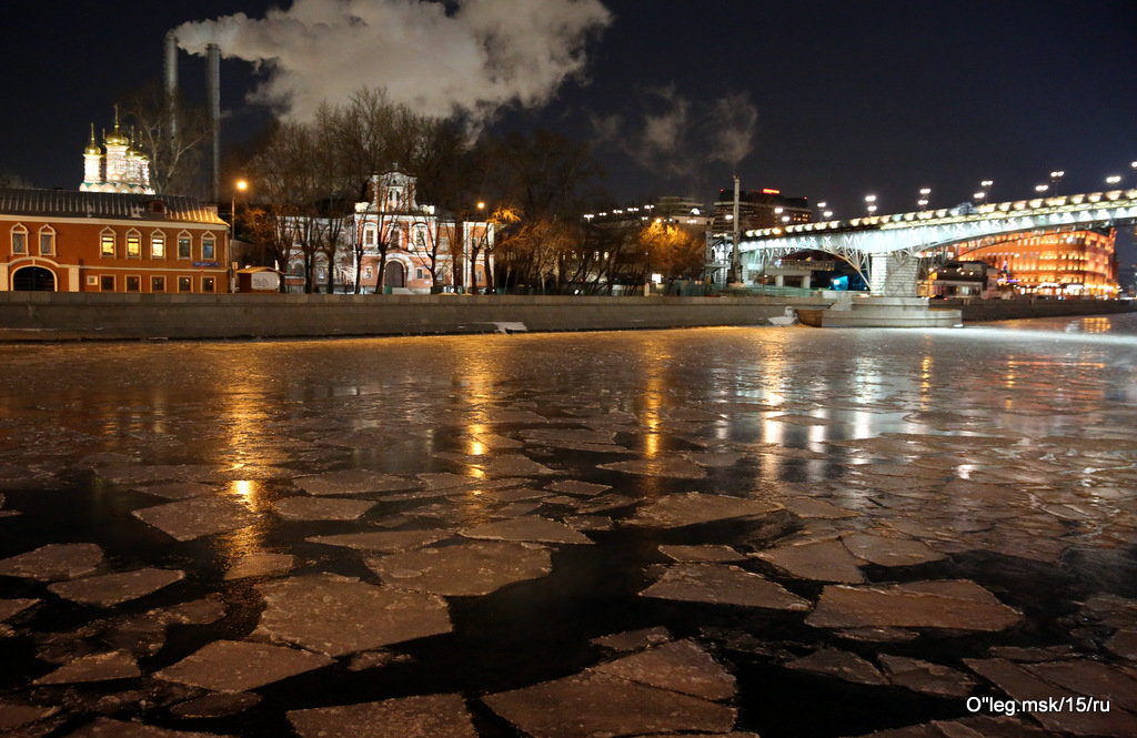 городской ночной пейзаж с льдом и подстветкой - Олег Лукьянов