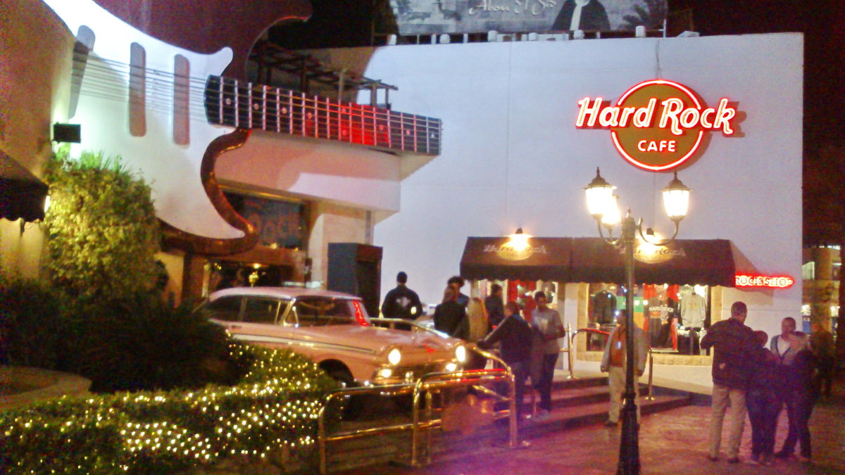 Mobay hard rock cafe manager taking