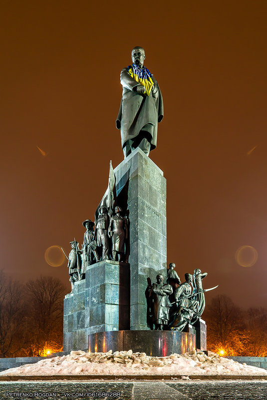 Памятник Тарасу Шевченко - Харьков - Богдан Петренко