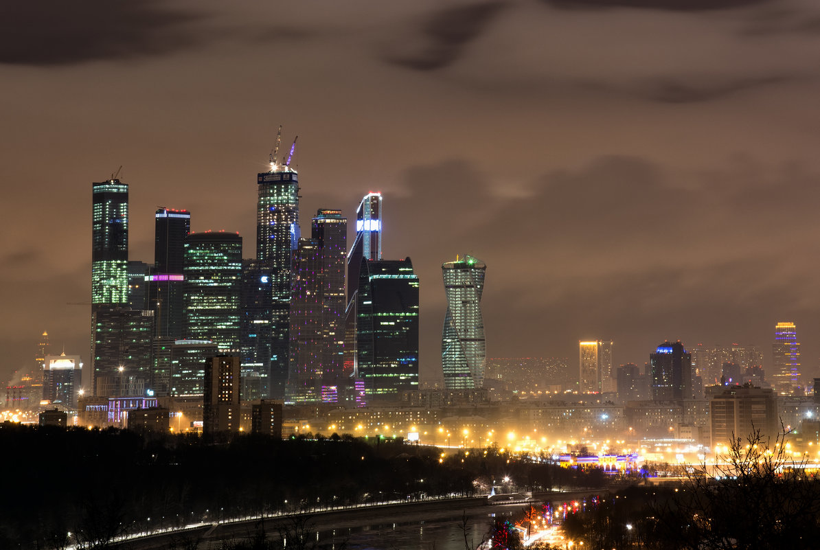 Воробьевы горы. Вид на Москва-Сити - Мария Гура