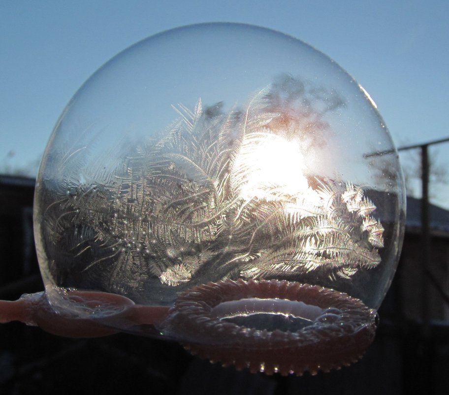 Мыльный пузырь на морозе - Алла Рыженко