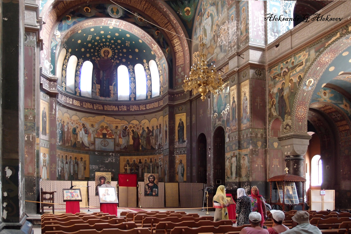 Внутри Пантелеимоновского собора Ново-Афонского монастыря - Александр Алексеев