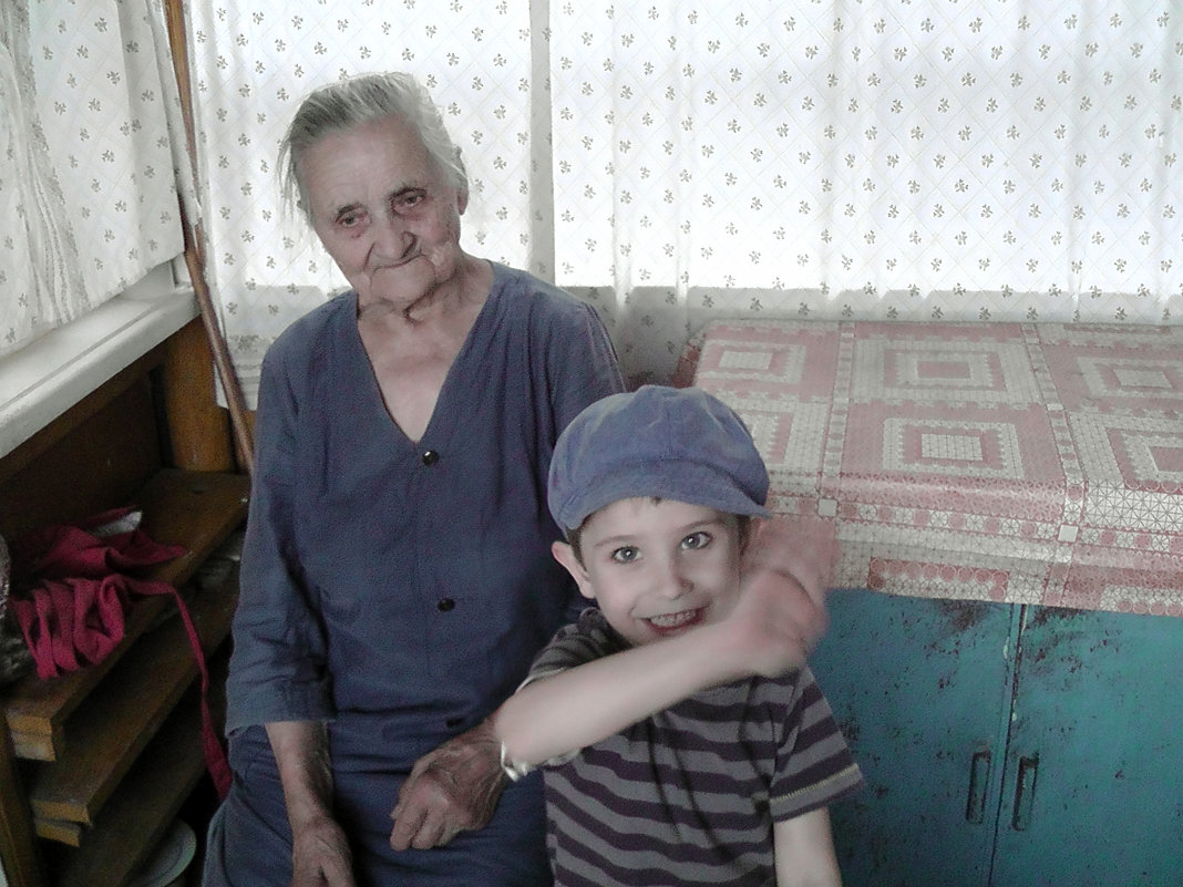 бабушка с мальчиком - Сергей Дихтенко