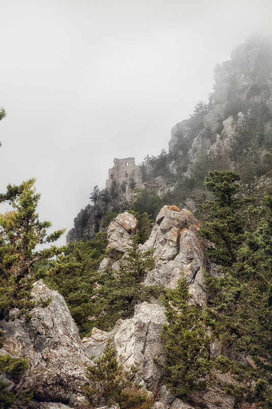 Развалины замка Буффавенто, спрятавшиеся в облаках - Anna Lipatova