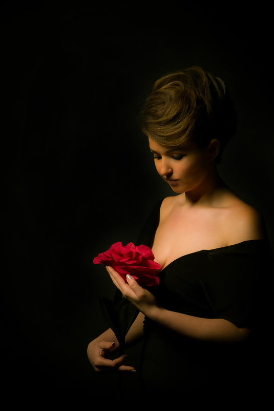 Девушка с красным цветком - Аля Хрусталёва