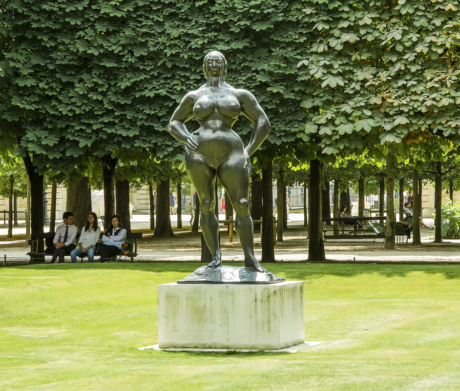 Скульптура женщине в саду Тюильри - leo yagonen