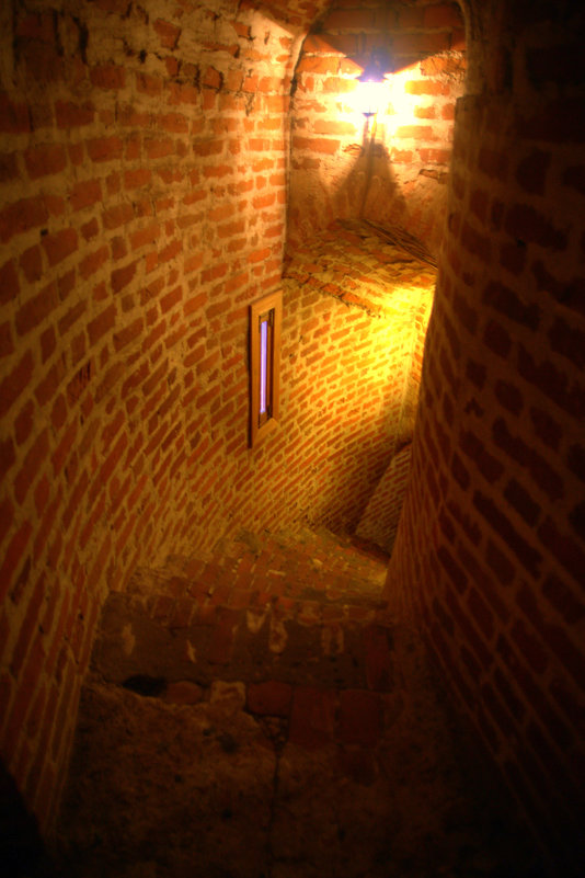 Спиральная лестница в башне кремлёвской стены. - Анатолий Мамичев