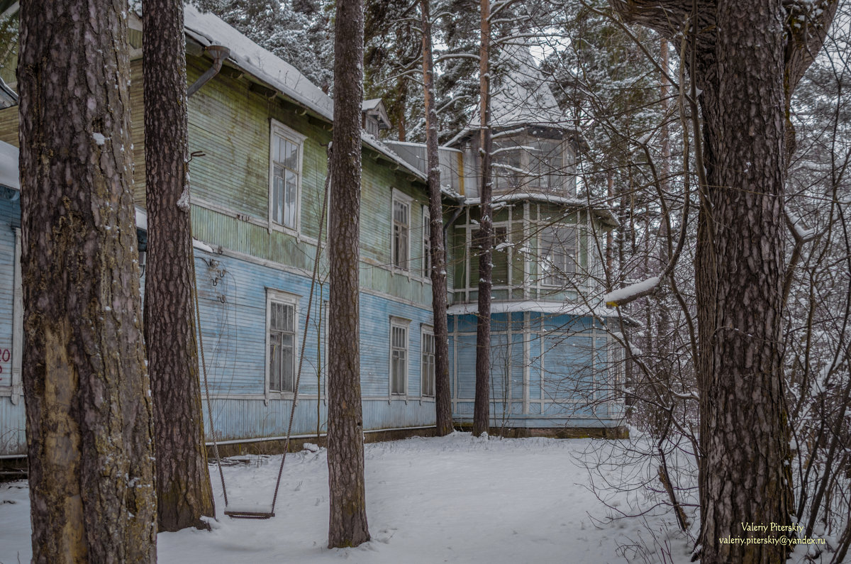 На старой даче зимнее затишье - Valeriy Piterskiy