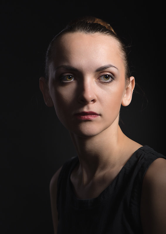 Портрет молодой женщины - Анатолий Тимофеев