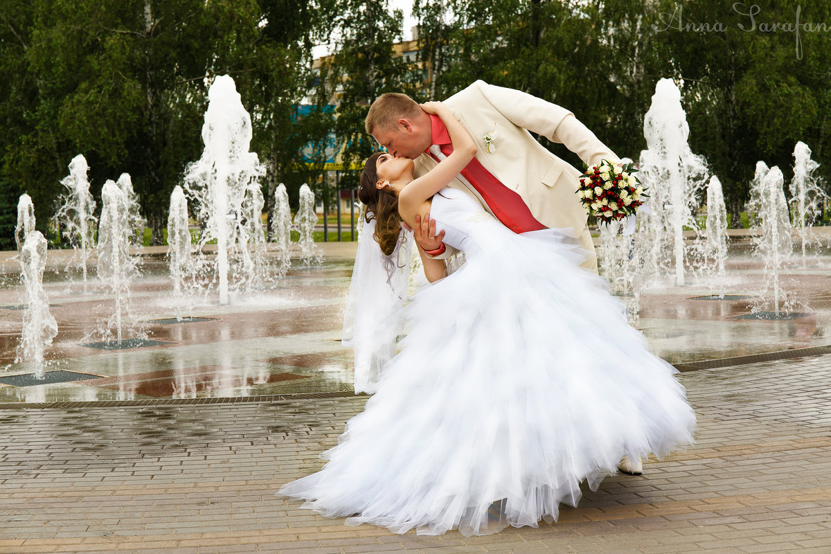 Свадебная фотосессия у фонтана