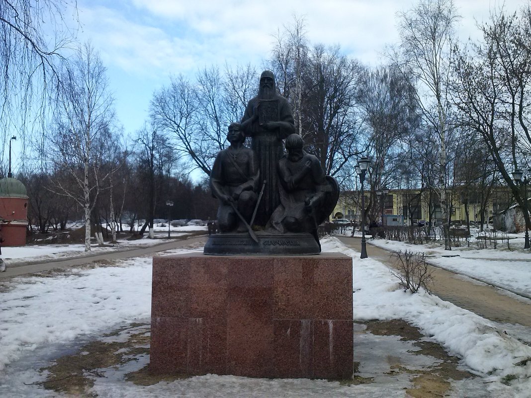 Памятник защитникам Отечества - Мила 