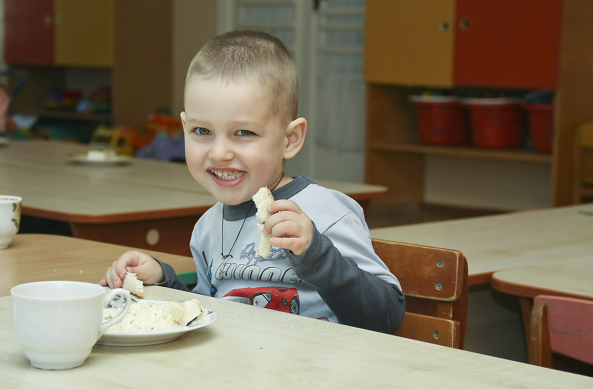 Завтрак в детском саду - Дмитрий Сахончик