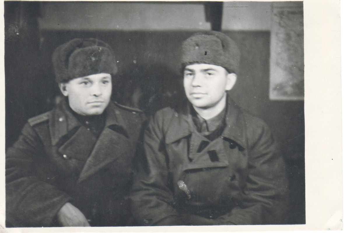 Отец с другом в воинской части 1942 год - Борис Соловьев
