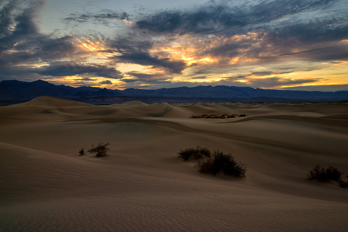 Рассвет в пустыне - Lucky Photographer