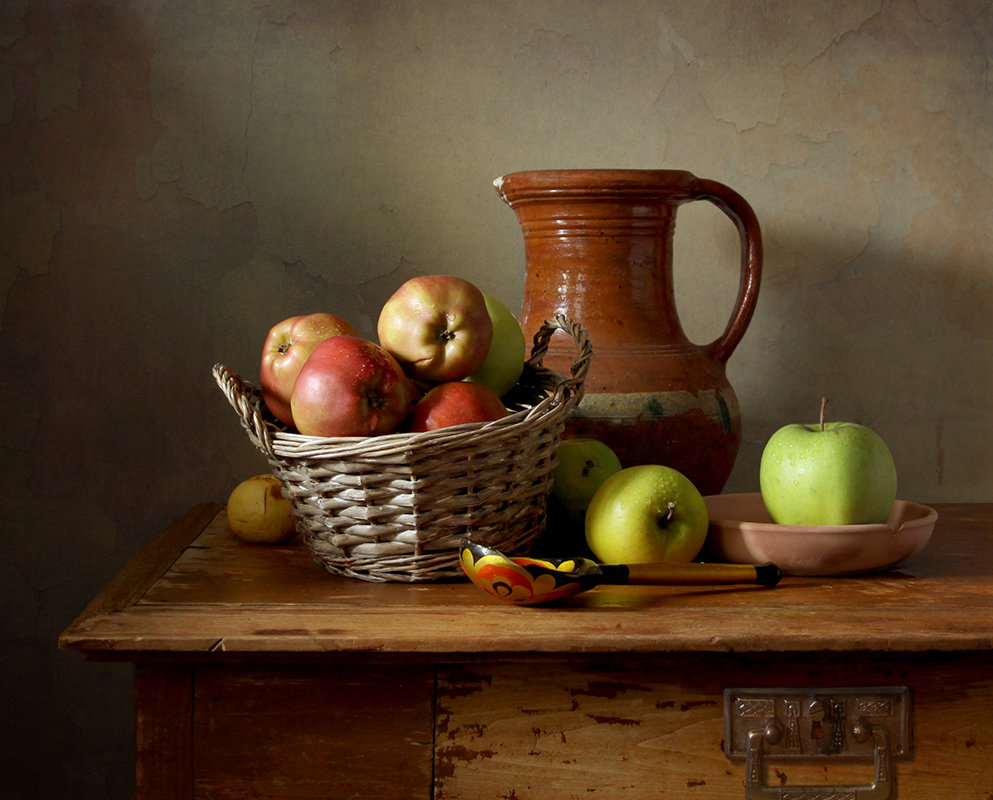 яблоки, кувшин и ложка - Татьяна Карачкова