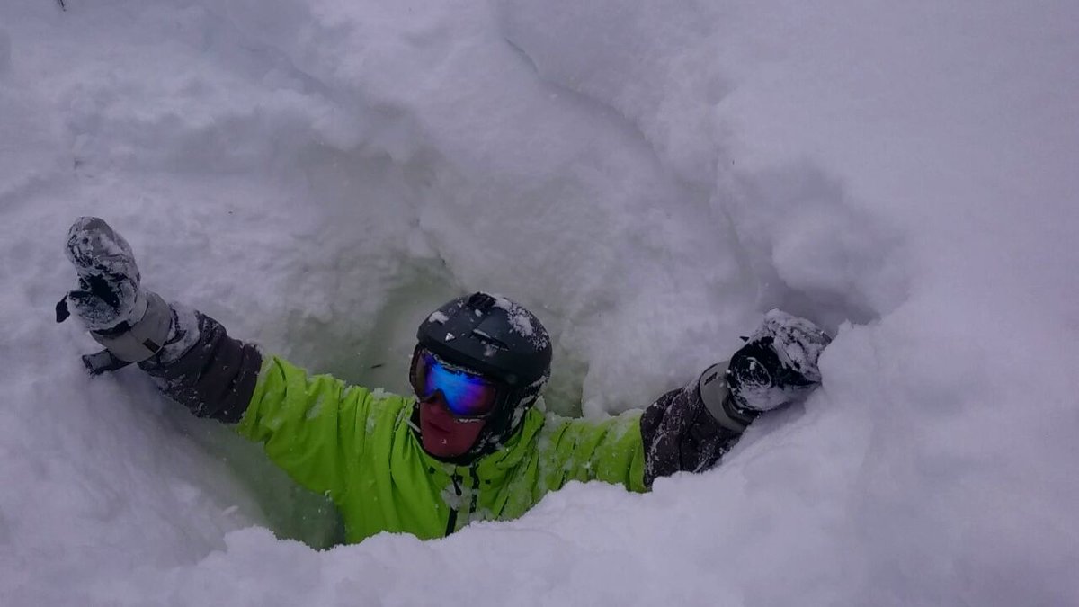 Брат на сноуборде, провалился в снежную яму. (Шерегеш) - Илья Су-фу-дэ