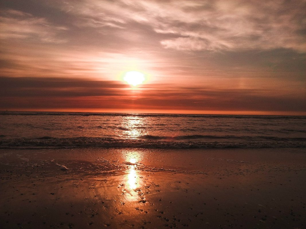 Закат на пляже в Германии - Nikki Lashkevich