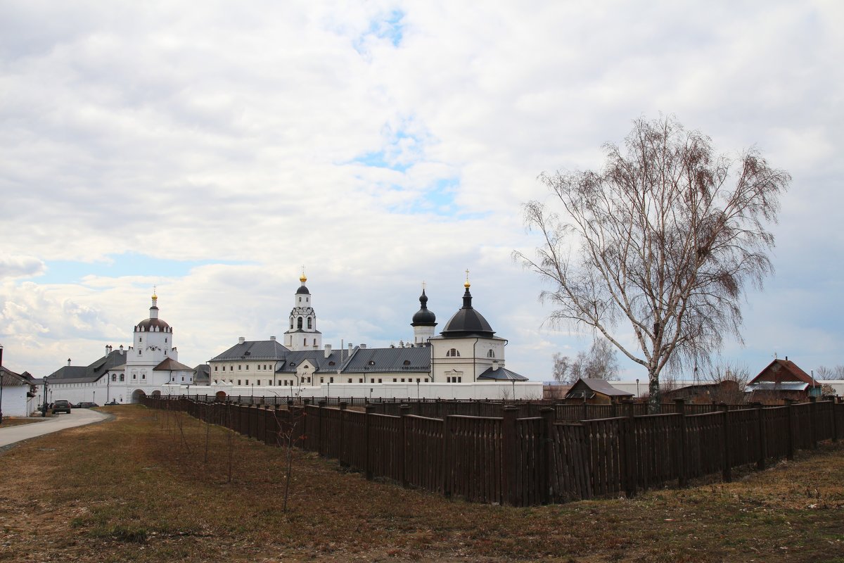 Остров-град Свияжск вид на Успенский богородицкий монастырь - Damir Si