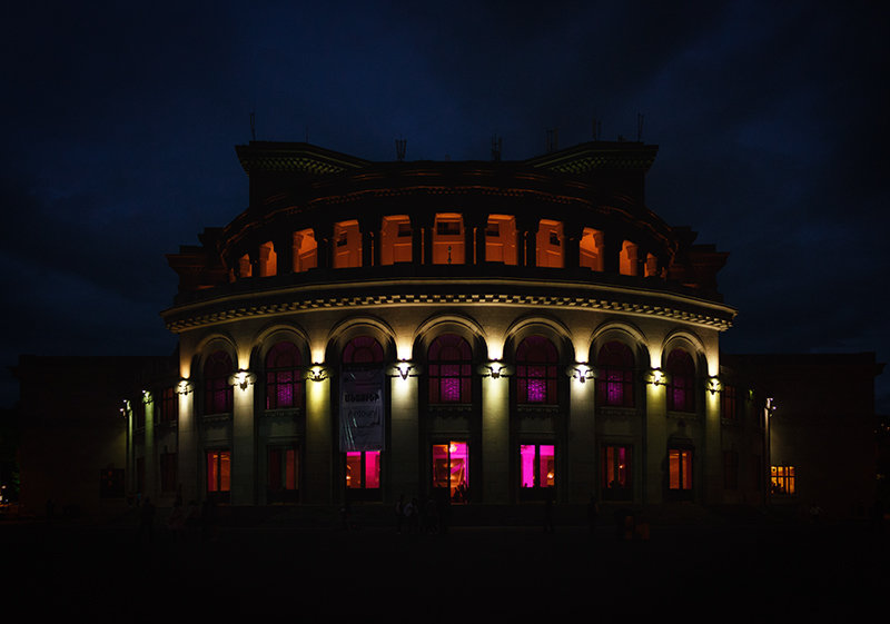 Здание Оперного Театра (Ереван) - Nerses Davtyan