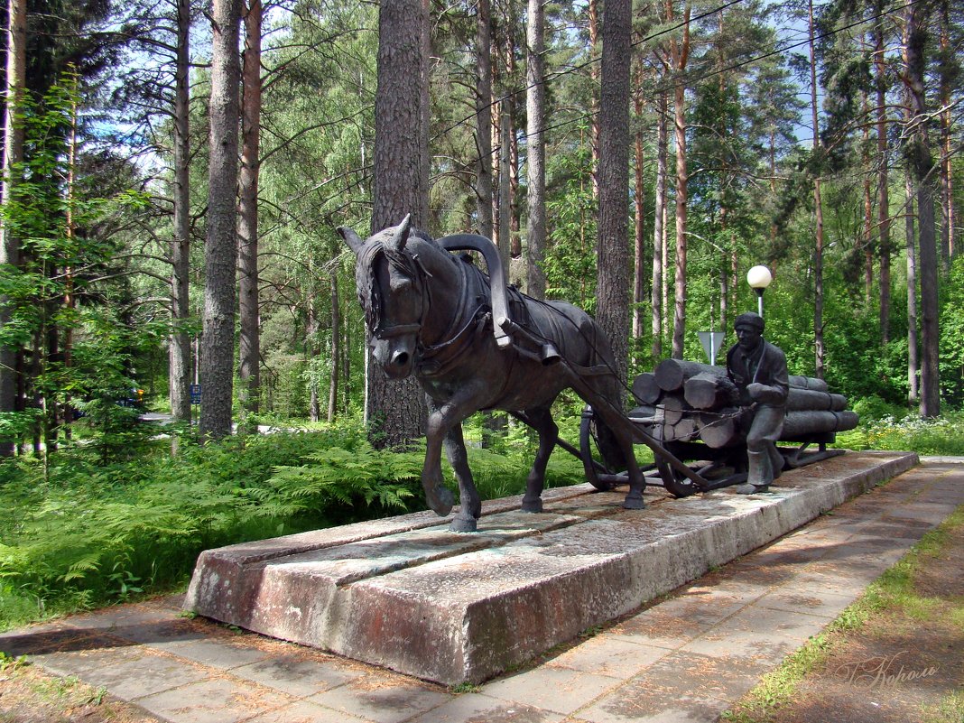 Памятник лошади - ♛ Г.Король