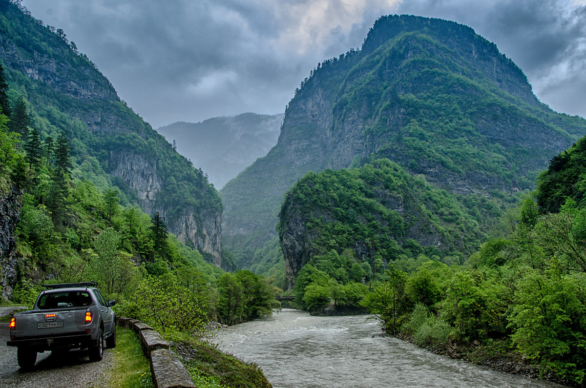 Абхазия, река Бзыбха - Владимир Горубин