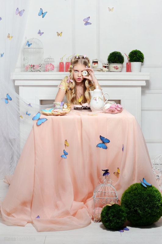 Alice in Wonderland: Tea Party in Cheshire - Елена Ложкина