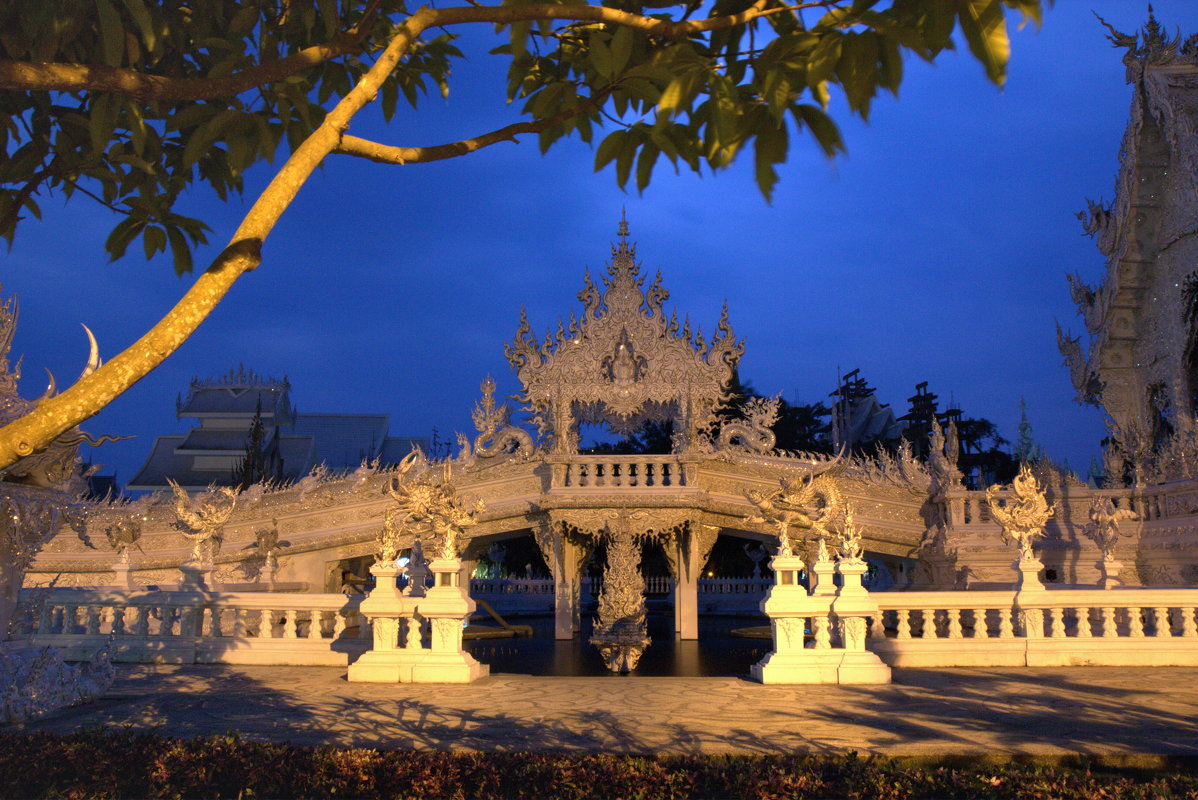 Мост к храму Ронг Кхун - Евгений Печенин