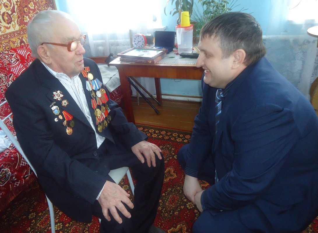 Глава района вручил юбилейную медаль участнику Великой Отечественной войны - Лариса Рогова